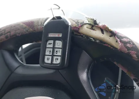 2018 Honda Odyssey Touring z USA, uszkodzony, nr VIN 5FNRL6H85JB000784